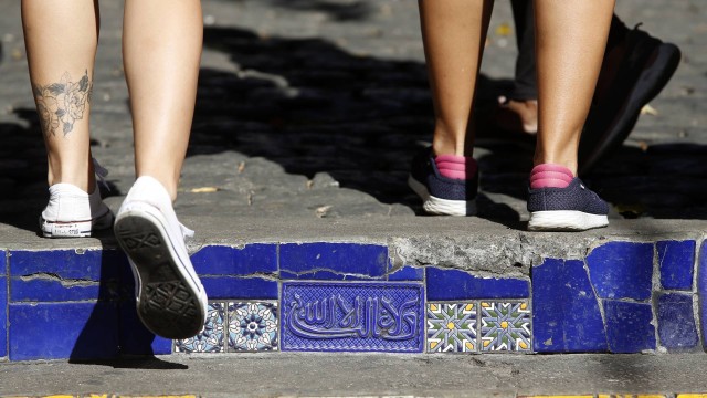 'Alá Vitorioso': azulejo da Selarón Fotos: Fabio Rossi / Agência O Globo