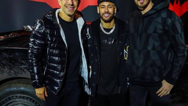 Buaiz com Neymar e Bruninho do Vôlei