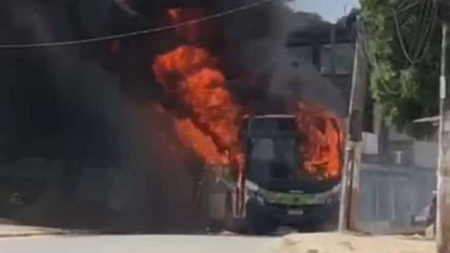 Dois ônibus foram incendiados em Belford Roxo