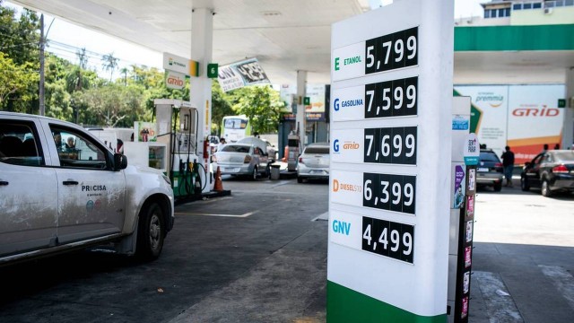 Posto do Rio: Petrobras reajusta preços da gasolina. Diesel e gás de cozinha não sobem