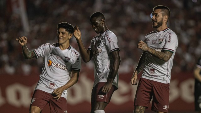 Germán Cano, Luiz Henrique e Nathan fazem dancinha após o segundo gol do Fluminense -