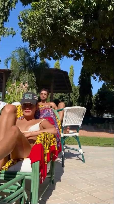 Alanis registra Julia e Leandro Lima tomando sol em intervalo de gravação