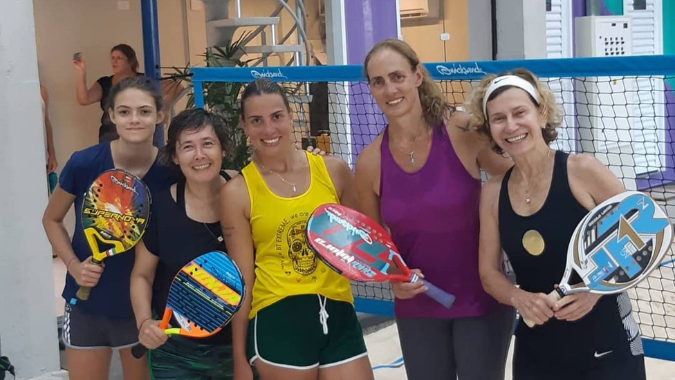 Ida com as colegas de Beach Tennis