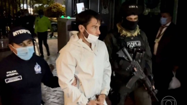 Bernardo Bello ao ser preso em Bogotá, acusado de matar Bid Garcia, um do chefes do jogo do bicho no Rio