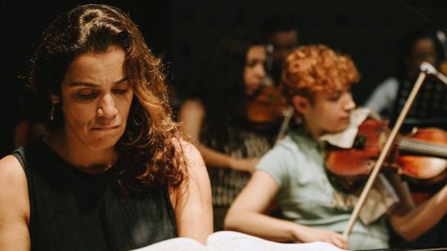 Simone Leitão se apresenta em concerto pelos dez anos da orquestra Academia Jovem Concertante