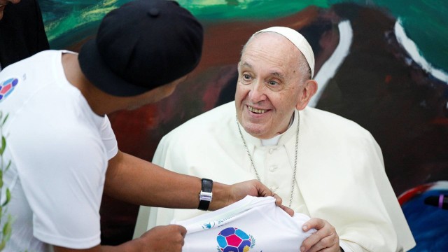 Encontro entre o Papa Francisco, Ronaldinho Gaúcho e Daniel Alves
