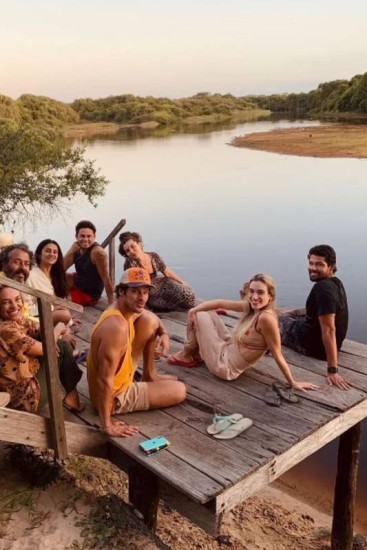 Elenco se reúne no 'Pantanal'