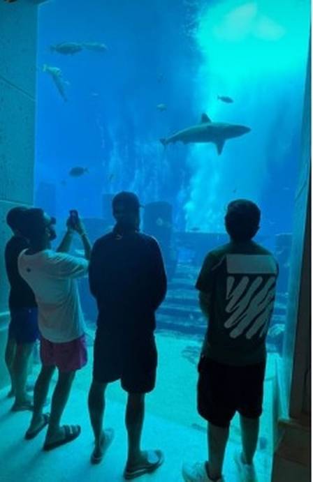 Neymar em aquário em Dubai