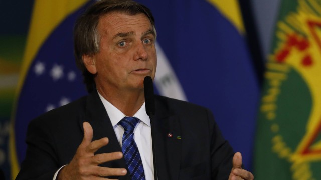 A lei sancionada por Bolsonaro também prevê a retomada do Programa de Estímulo ao Crédito (PEC), que atende também empresas de porte médio com receita bruta anual de até R$ 300 milhões