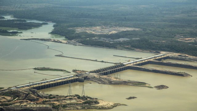 A hidrelétrica Santo Antônio, no Rio Madeira, em Rondônia