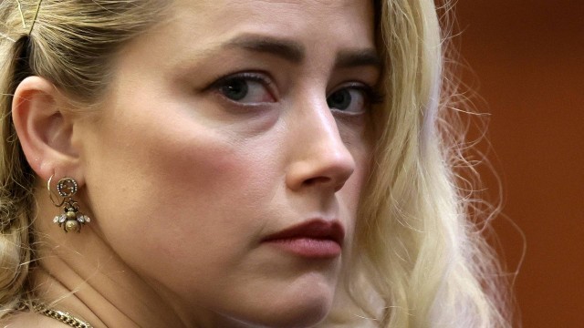 A atriz Amber Heard antes do veredito do júri
