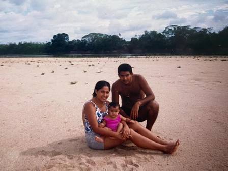 Bella Campos, a Muda, com os pais no Pantanal em 1998