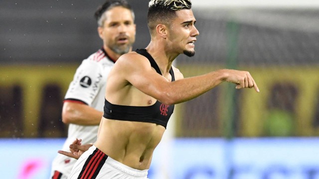 Brazil's Flamengo Paraguayan Andreas Pereira celebrates after scoring against Colombia's Deportes Tolima during their Copa Libertadores football tournament round of sixteen first leg match, at the Manuel Murillo Toro stadium in Ibague, Colombia, on June 29, 2022. (Photo by Daniel MUNOZ / AFP)