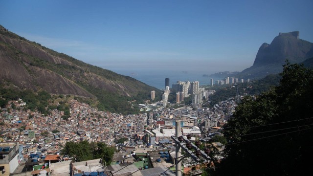 Desafio. Um dos objetivos é o fim da desigualdade que prevalece em comunidades como a Rocinha, onde condições de moradia e saneamento são precárias