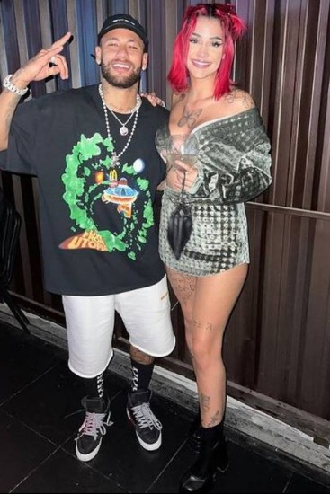 Neymar e a cantora Azzy em mais uma festa na mansão de Mangaratiba