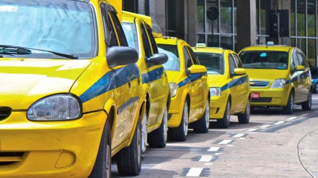 Taxistas do Rio: motoristas cadastrados vão receber seis parcelas de R$ 1 mil. As duas primeiras serão liberadas em agosto