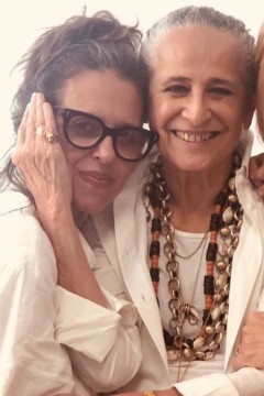 Maria Bethânia e a mulher, a estilista Gilda Midani