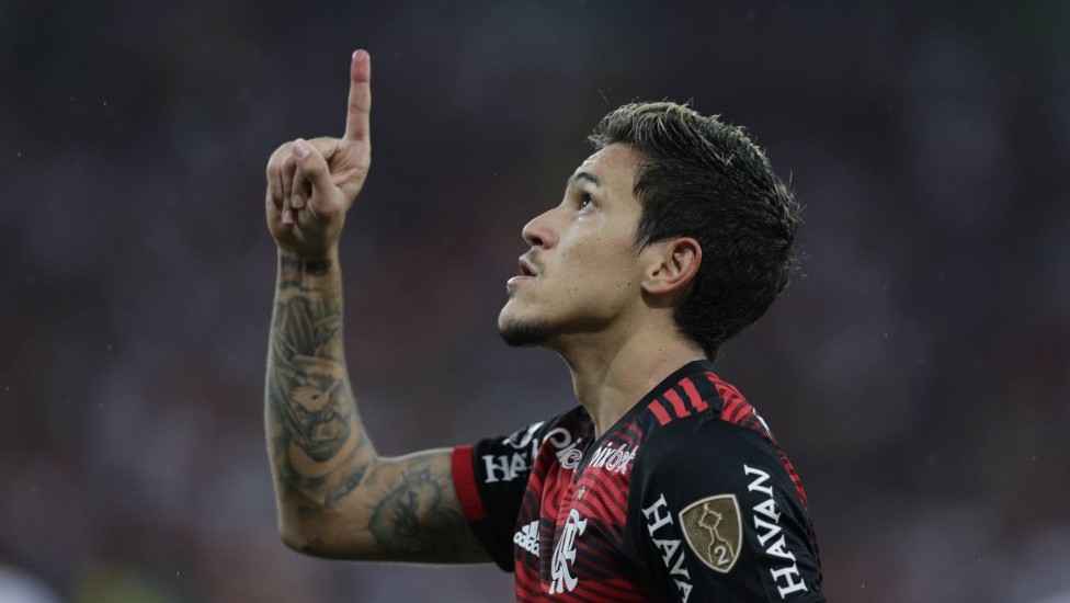 Pedro comemora gol pelo Flamengo contra o Corinthians.