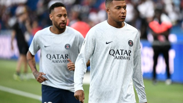 Neymar e Mbappé em partida pelo PSG