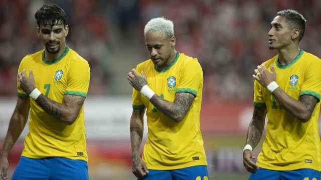 Paquetá, Neymar e Raphinha estão presentes no álbum da Copa do Mundo