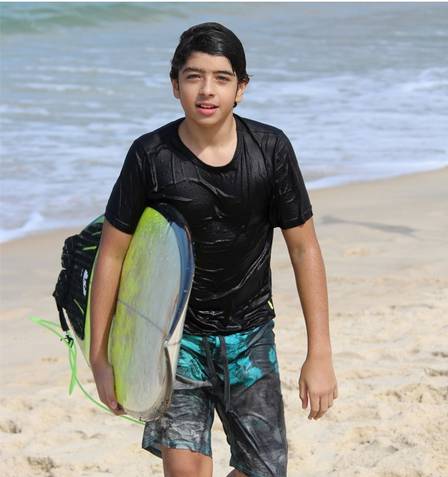 Diogo Caruso, de ‘Cara e coragem’ prática surf desde os 4 anos