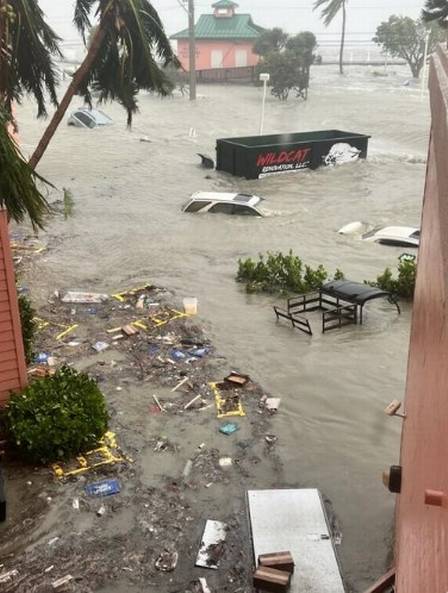 Estragos provocados pelo Ian em resort de Fort Myers, Flórida