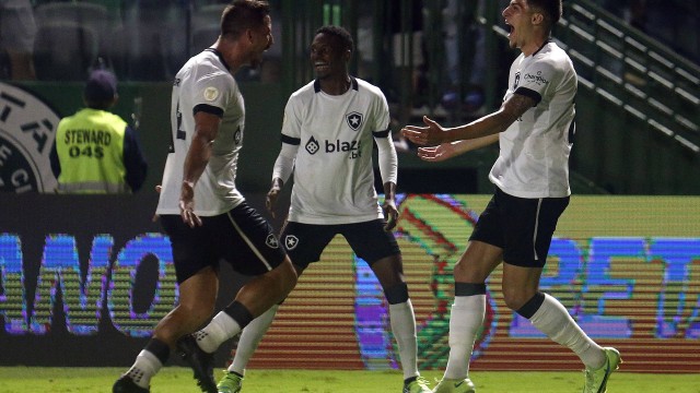 Botafogo marca no fim, vence o Goiás e se mantém firme na briga por uma ...