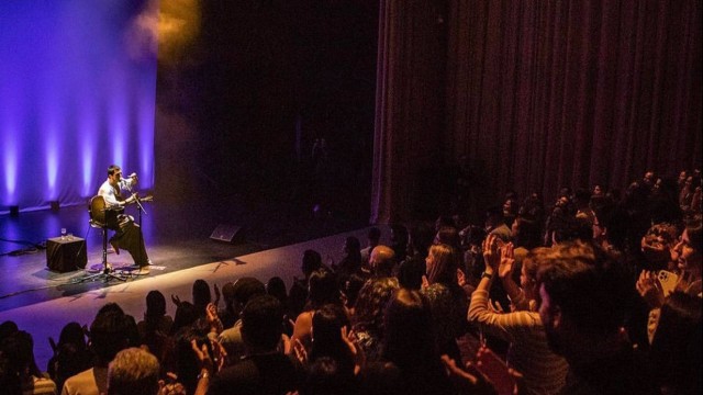 Tiago Iorc volta à cena com shows intimista em turnê pela Europa