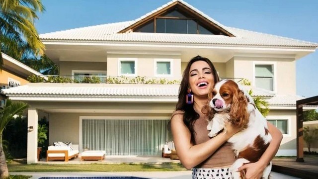 Anitta coloca mansão à venda