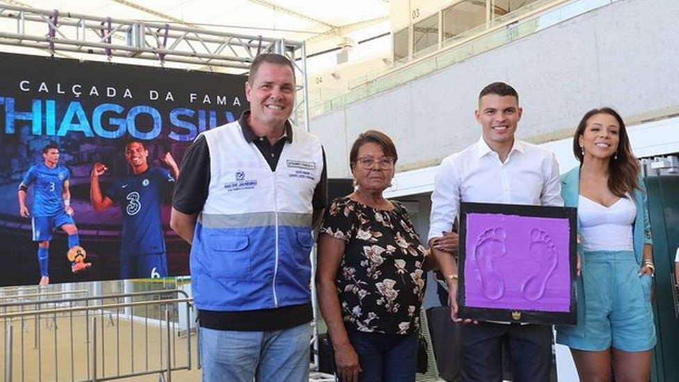 Thiago Silva foi homenageado na Calçada da Fama do Maracanã em março