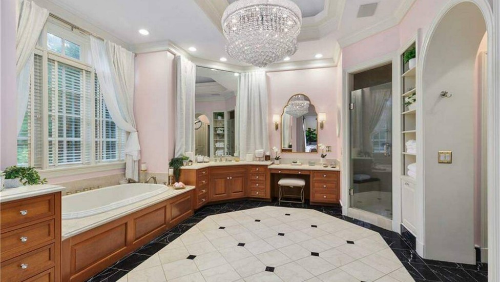 Um dos banheiros da mansão de Mariah Carey