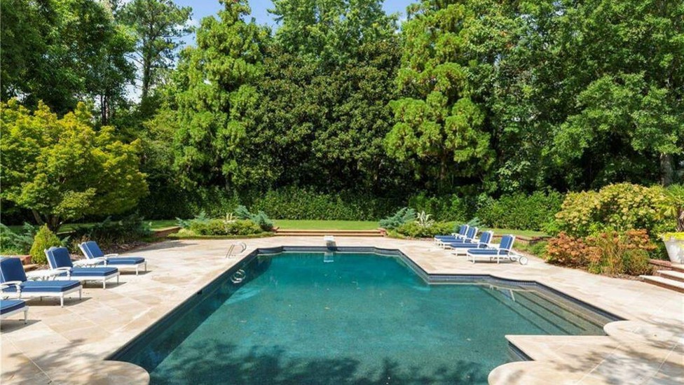 A piscina da mansão de Mariah Carey