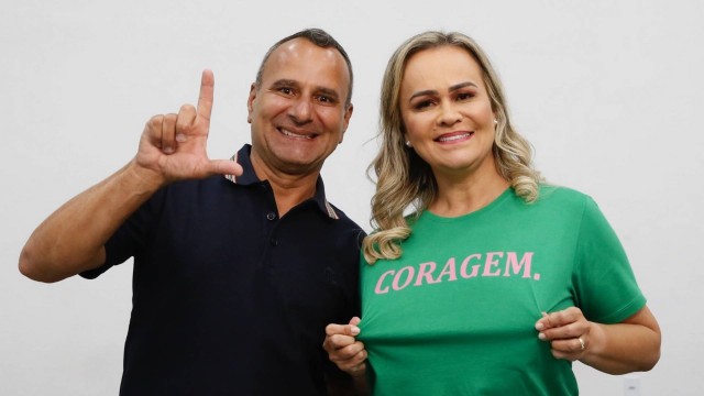 Waguinho ficou tenso durante a apuração, mas depois respirou aliviado e comemorou, junto com a esposa Daniela, a eleição de Lula.