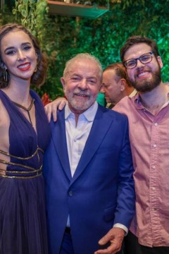Neto de Lula namora atriz