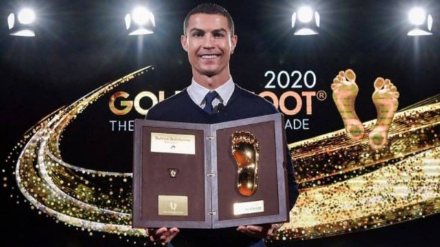 Cristiano Ronaldo recebeu o prêmio "Golden Foot", concedido pelo principado de Mônaco a jogadores por suas conquistas individuais