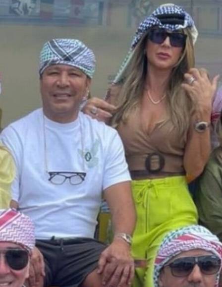 Pai de Neymar com a namorada no Catar