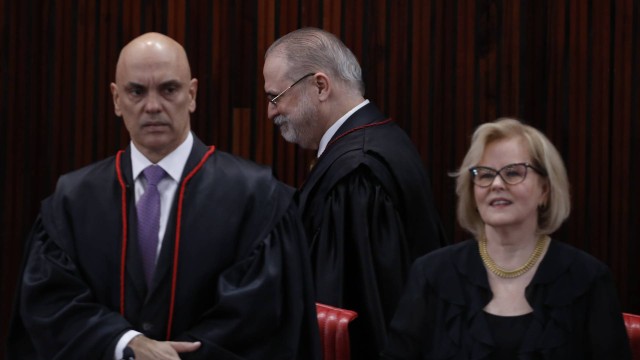 Os ministros do STF Alexandre de Moraes e Rosa Weber