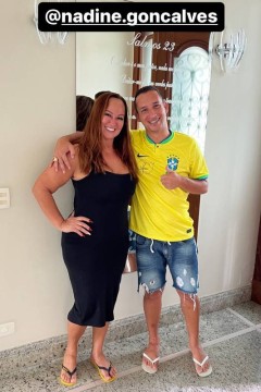 Amigo de Tiago Ramos posta foto com Nadine, mãe de Neymar