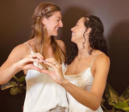 Jogadores de vôlei Ana Carolina e Anne Buijs se casam
