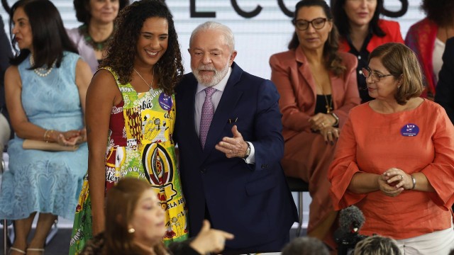 O presidente Lula e a ministra Anielle Franco, da Igualdade Racial, em cerimônia de celebração do Dia Internacional das Mulheres e anúncio de conjunto de ações