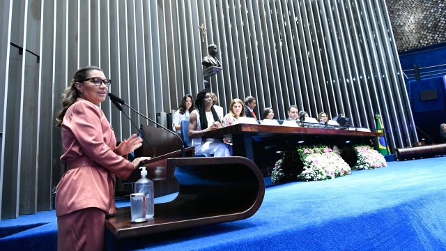 Primeira-dama foi homenageada pelo Senado no Dia Internacional das Mulheres