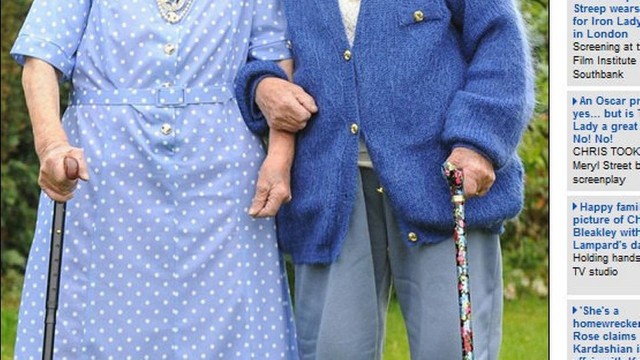 As irmãs de 102 anos Lily Millward (à esquerda) e Ena Pugh