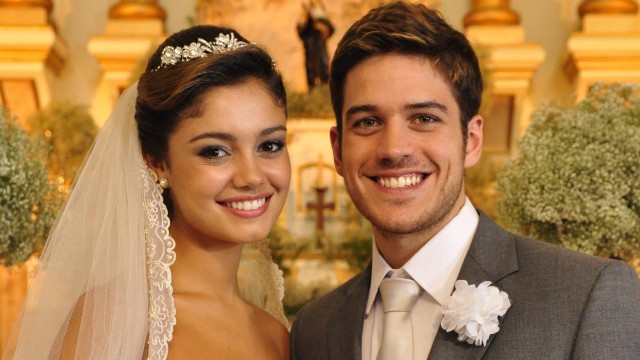Em “Fina estampa”, o casamento de Amália (Sophie Charlotte) e Rafael (Marco Pigossi) aconteceu na casa de Griselda (Lilia Cabral)