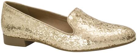 Lançamento da Via Uno, o sapato reúne duas tendências do Outono / Inverno 2012: a modelagem slipper e o gliter