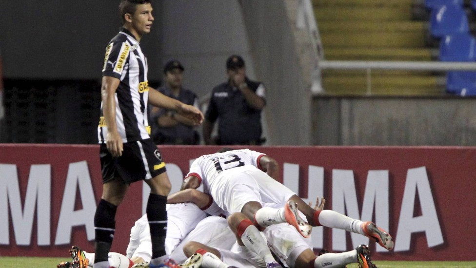 Botafogo é eliminado da Copa do Brasil após derrota para o Vitória