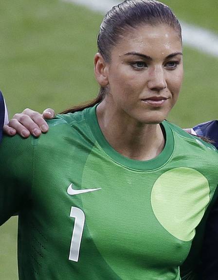 Hope Solo fica com faróis acesos em foto oficial da final do futebol feminino