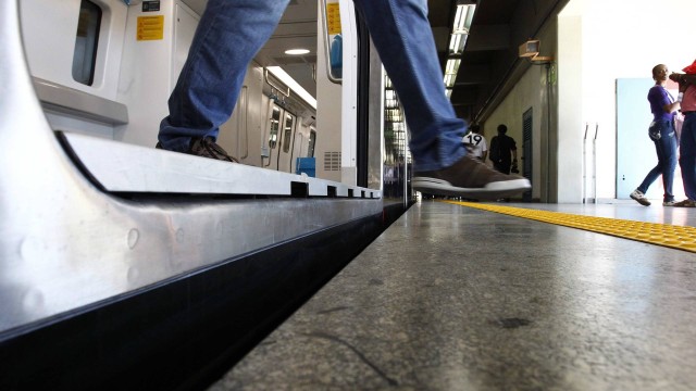 Na estação Maracanã, o desnível entre o piso trem e a plataforma chega a um palmo