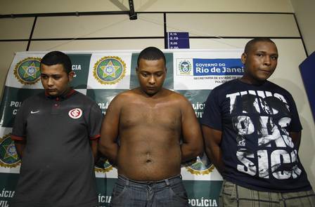Os acusados, da esquerda para a direita: Jonathan, Carlos Armando e Wallace