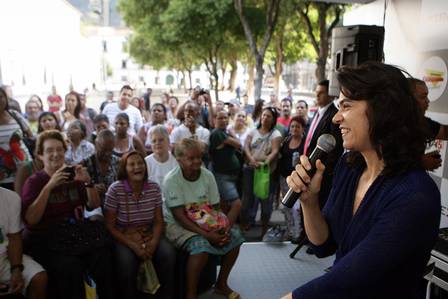 Solange Badim conversou com leitores do EXTRA na Redação de Vidro, na Praça Quinze