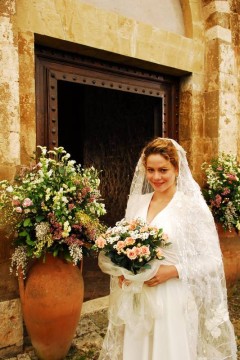 O vestido de noiva de Agostina (Leandra Leal) também foi criado pela estilista Lethcia Bronstein